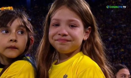 Συγκλονιστική στιγμή στην Αργεντινή - Κοριτσάκι δάκρυσε από την ατμόσφαιρα στο Μπομπονέρα (ΒΙΝΤΕΟ)