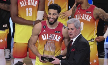 NBA: Ο Τέιτουμ έκανε τατουάζ το τρόπαιο του MVP του All Star Game που κέρδισε το 2023 όταν σημείωσε 55 πόντους